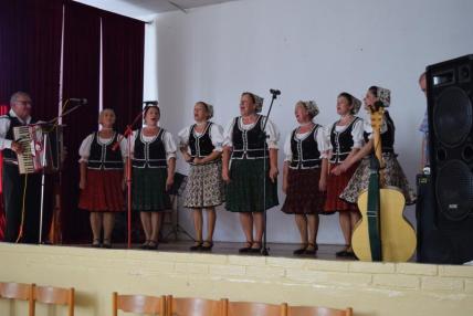 Spevácka skupina Potoky z Nižného Hrabovca. Spevácka skupina Potoky z Nižného Hrabovca.