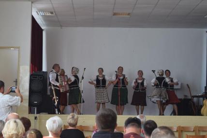 Spevácka skupina Potoky z Nižného Hrabovca. Spevácka skupina Potoky z Nižného Hrabovca.