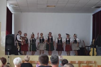 Spevácka skupina Potoky z Nižného Hrabovca. Spevácka skupina Potoky z Nižného Hrabovca.