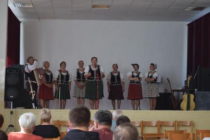 Spevácka skupina Potoky z Nižného Hrabovca. Spevácka skupina Potoky z Nižného Hrabovca.