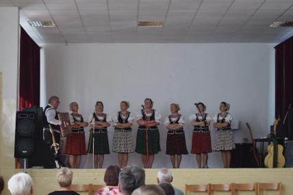 Spevácka skupina Potoky z Nižného Hrabovca. Spevácka skupina Potoky z Nižného Hrabovca.