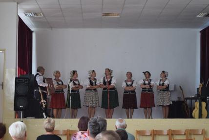 Spevácka skupina Potoky z Nižného Hrabovca. Spevácka skupina Potoky z Nižného Hrabovca.