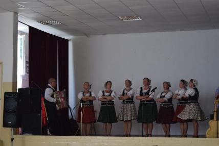 Spevácka skupina Potoky z Nižného Hrabovca. Spevácka skupina Potoky z Nižného Hrabovca.