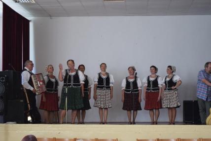 Spevácka skupina Potoky z Nižného Hrabovca. Spevácka skupina Potoky z Nižného Hrabovca.
