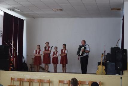 Detská spevácka skupina Gaštanka zo Strážskeho. Detská spevácka skupina Gaštanka zo Strážskeho.