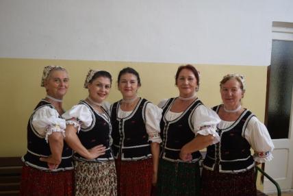 Spevácka skupina Potoky z Nižného Hrabovca. Spevácka skupina Potoky z Nižného Hrabovca.