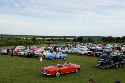 Stretnutie veterán klub rallye v Trnave pri Laborc Stretnutie veterán klub rallye v Trnave pri Laborc