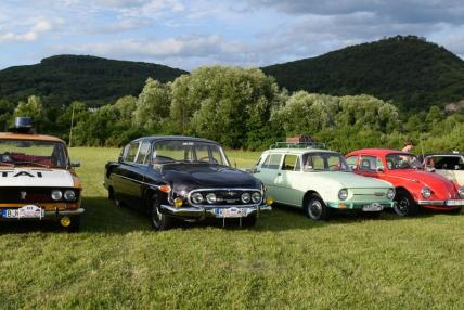 Stretnutie veterán klub rallye v Trnave pri Laborc Stretnutie veterán klub rallye v Trnave pri Laborc