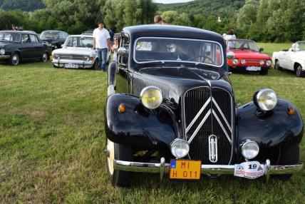 Stretnutie veterán klub rallye v Trnave pri Laborc Stretnutie veterán klub rallye v Trnave pri Laborc