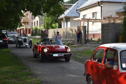 Stretnutie veterán klub rallye v Trnave pri Laborc Stretnutie veterán klub rallye v Trnave pri Laborc