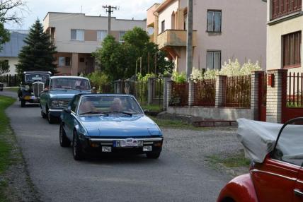 Stretnutie veterán klub rallye v Trnave pri Laborc Stretnutie veterán klub rallye v Trnave pri Laborc