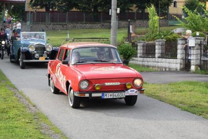Stretnutie veterán klub rallye v Trnave pri Laborc Stretnutie veterán klub rallye v Trnave pri Laborc