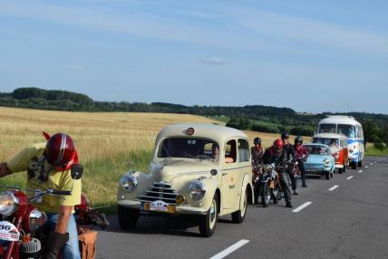 Stretnutie veterán klub rallye v Trnave pri Laborc Stretnutie veterán klub rallye v Trnave pri Laborc