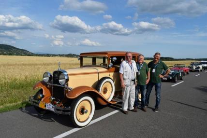 Stretnutie veterán klub rallye v Trnave pri Laborc Stretnutie veterán klub rallye v Trnave pri Laborc