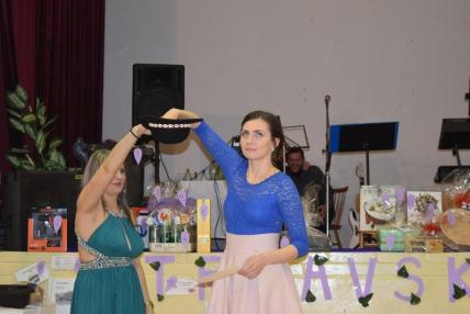 Trnavský ples 10.2.2018. - rebovanie tomboly. Trnavský ples 10.2.2018. - rebovanie tomboly.