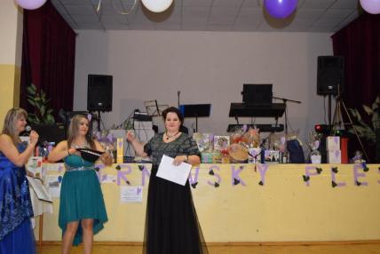 Trnavský ples 10.2.2018. - rebovanie tomboly. Trnavský ples 10.2.2018. - rebovanie tomboly.