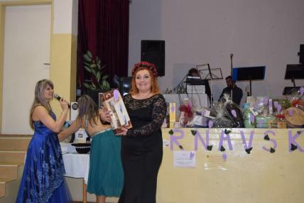 Trnavský ples 10.2.2018. - rebovanie tomboly. Trnavský ples 10.2.2018. - rebovanie tomboly.